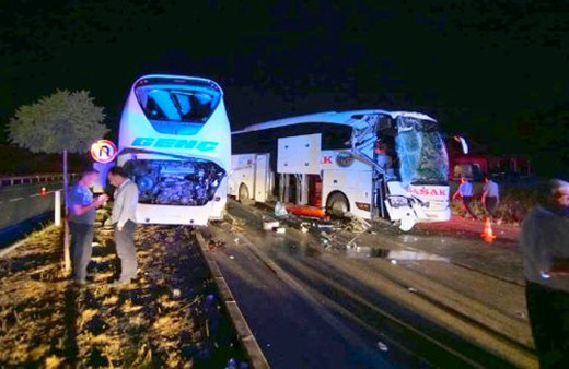 Çorum'da iki otobüs çarpıştı: 13 yaralı
