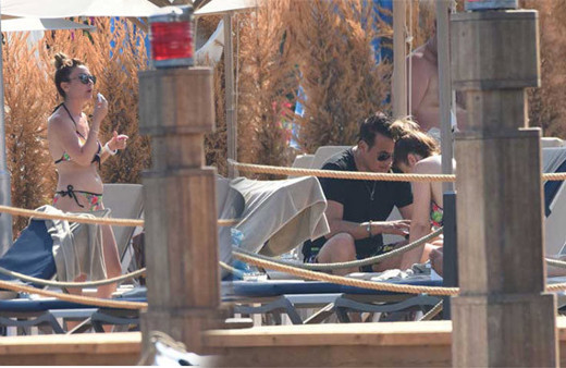 Hakan Peker Arzu Peker çifti soluğu Bodrum'da aldı