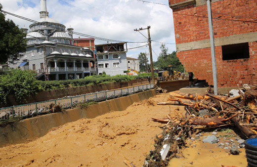 Rize'de sel ve heyelanın verdiği hasar ortaya çıktı