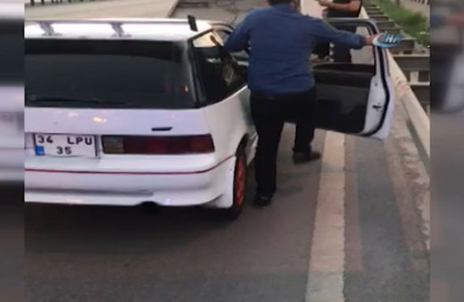 Egzoz yüzünden bağlanan aracını paramparça etti! 