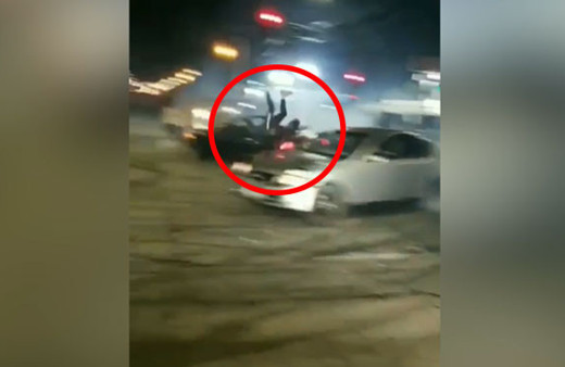 Facia anı kamerada! Arabanın içinden asfalta uçtu