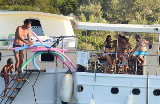 Mehmet Günsür'ü hiç böyle görmediniz! Mavi slip mayosuyla...