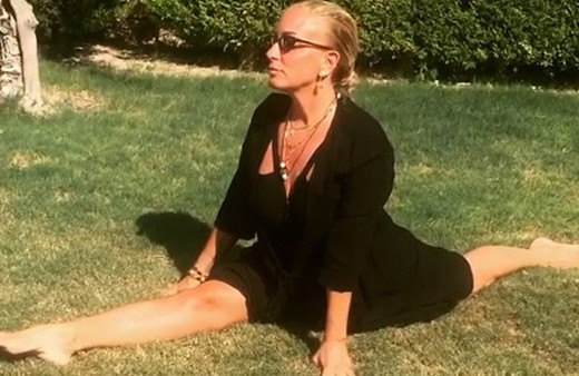 Saba Tümer yoga videosunu paylaştı