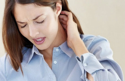 Boyun tutulması nasıl geçer evde iyi gelecek pratik hareketler