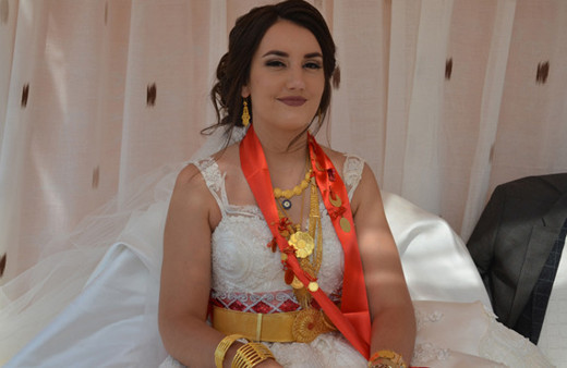 Yüksekova'ya Fransız gelin! Fransızlar düğünde coştu