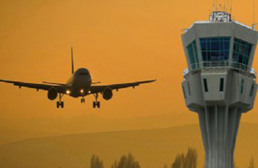 Kulede gergin anlar! İki pilot birbirine...