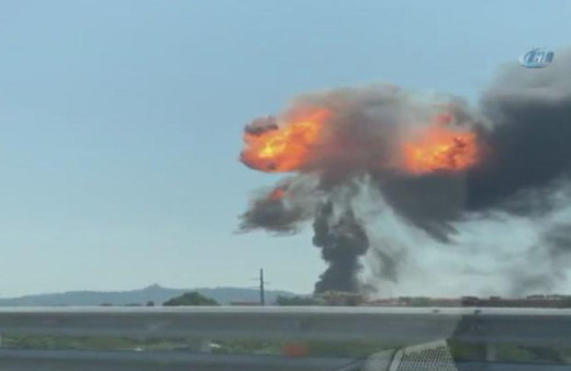 İtalya'da havalimanı yakınlarında şiddetli patlama!