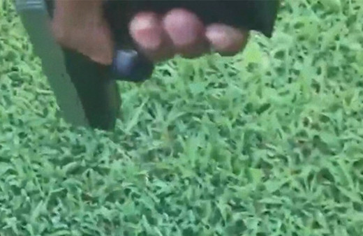 Çocuklarının önünde soyunan adama silahını doğrultup...