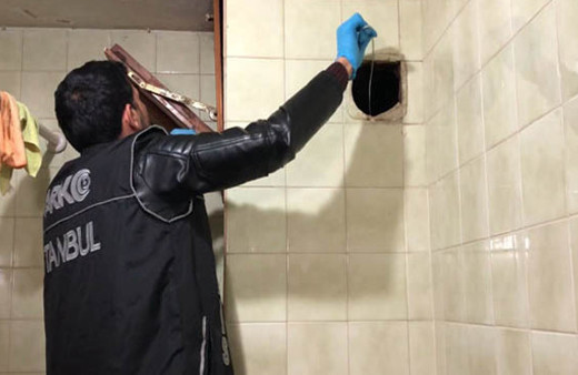 Polis bile şoke oldu! Banyodaki ipi çektikçe...