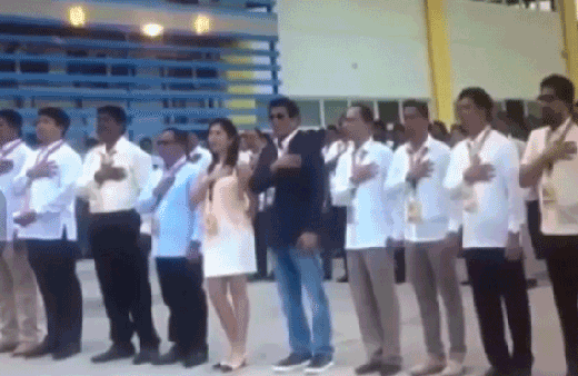 Belediye başkanı resmi törende suikaste uğradı! İşte o anlar