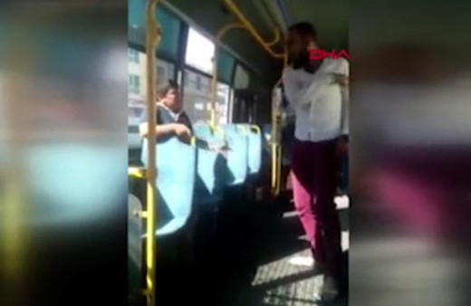 Simit satan çocuğu halk otobüsünde kemerle dövdü! 