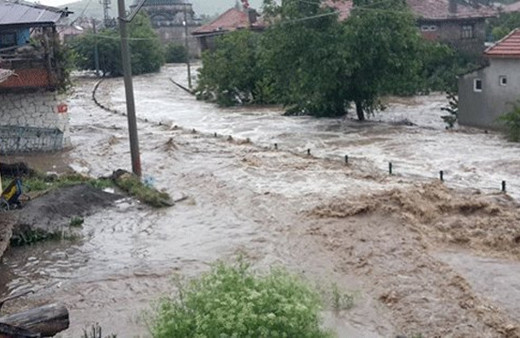 Afyon'da yağış hayatı felç etti