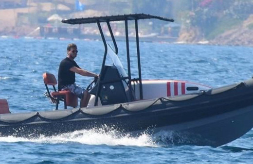 Kıvanç Tatlıtuğ servet değerindeki oyuncağıyla ava çıktı