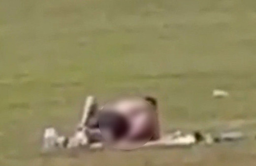 Skandal görüntüler! Utanmaz çift, parkta ilişkiye girdi