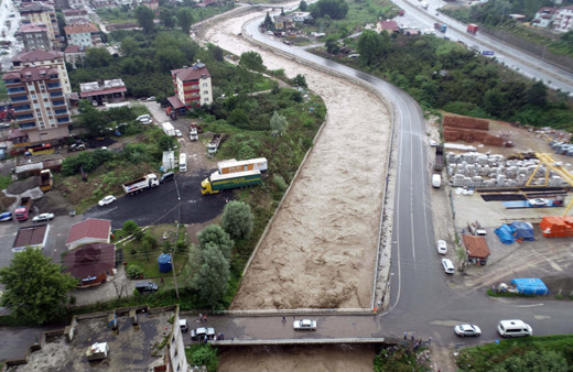 Ünye'de anonslar yapılıyor! Ordu sel felaketinde bu gece çok kritik zira... 