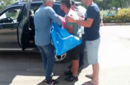 Oğlunun cansız bedenine sarılıp ağladı