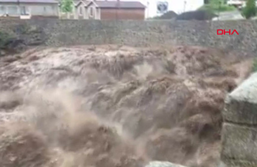 İkizce'deki sel cep telefonu kamerasına böyle yansıdı! 