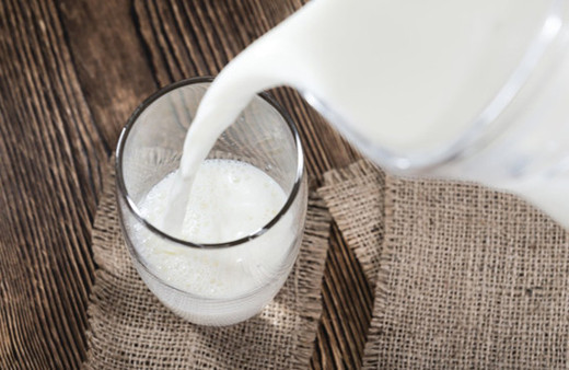 Günlük süt mü UHT süt mü hangisi daha faydalı?