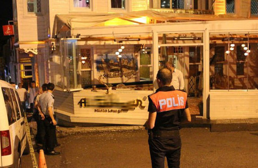 İstanbul'da ünlü kafeye silahlı saldırı