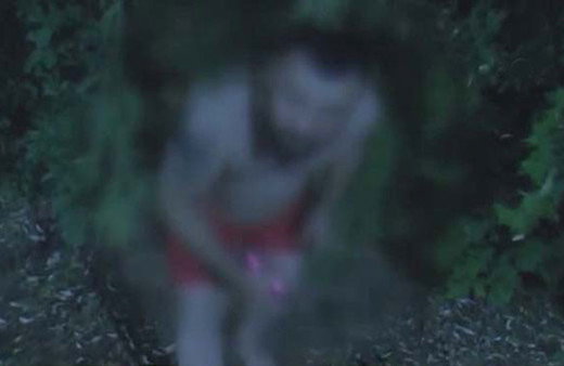 Çalılıkların içinden böyle çıktı! Fuhuş baskınında şok anlar...