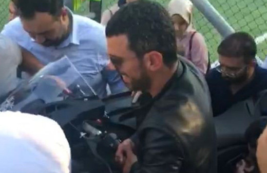 Kenan Sofuoğlu için seferber oldular! 10 kişi zor taşıdı