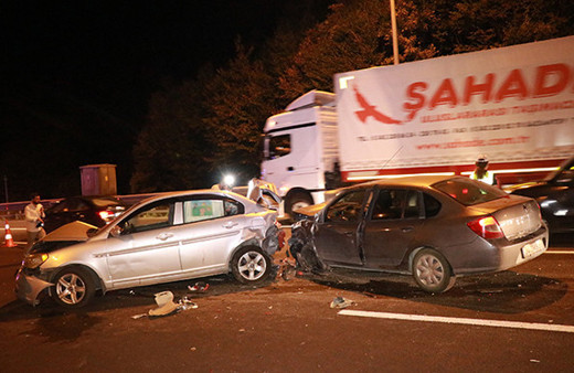 TEM'de zincirleme trafik kazası: Çok sayıda yaralı var!