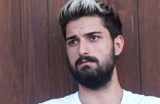 İdo kendinden geçti! Sahnede çıplak şov!