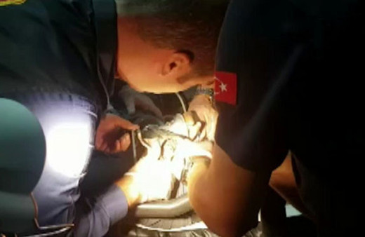 Korkunç!  Kıyma makinesine kaptırdığı elini itfaiye çıkarttı