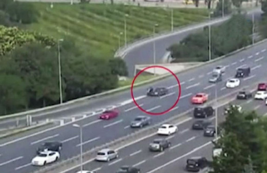 Feci kaza! Motosikletli genç 50 metre sürüklendi