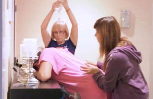 Ünlü şarkıcı kameralar önünde doğum yaptı! İşte o anlar...