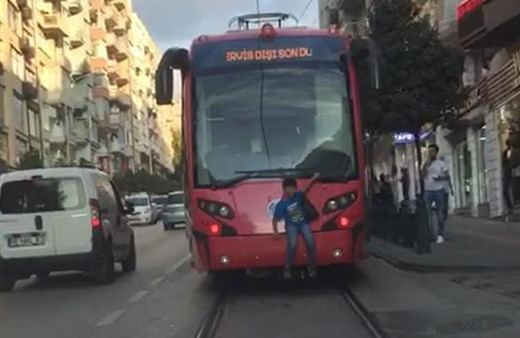 Bedava yolculuk için ölümü göze alıyorlar