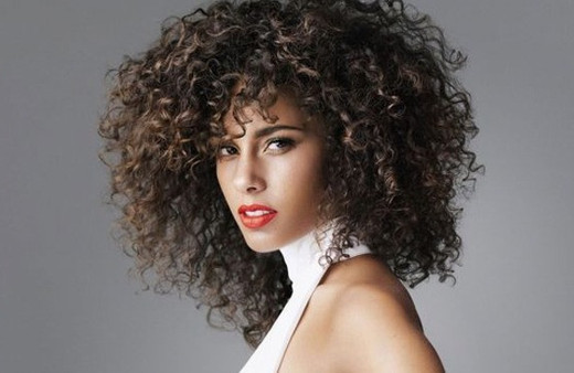 Kıvırcık saçlar için bitkisel bakım önerileri nelerdir?