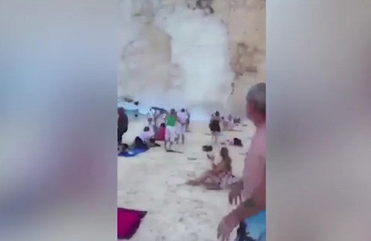Yunanistan'ın Zakynthos Adası'nda bulunan Navagio plajı çöktü