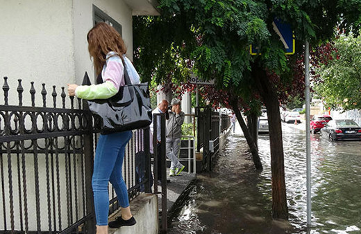 İstanbul'un gözde semtini su bastı