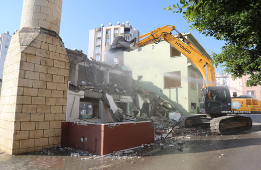 Mersin Mezitli Saray Camisi yenileniyor eskisinden daha büyük olacak