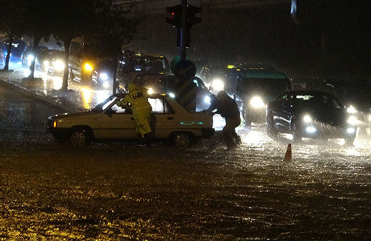 Trabzon'da havalimanı uçuş trafiğine kapandı