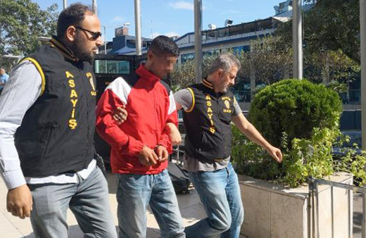 Kendisine çarpıp kaçan sürücüye kızıp öyle bir şey yaptı ki...