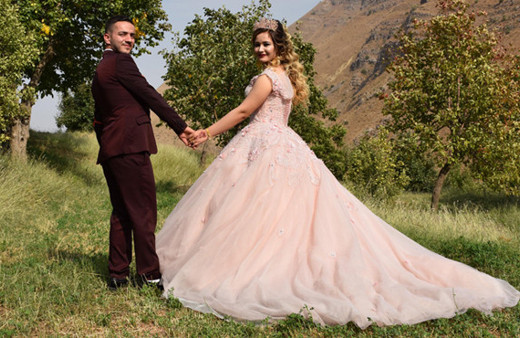 Kato Dağı'ndaki düğünde geline 1 kilo altın damada 230 bin lira takıldı