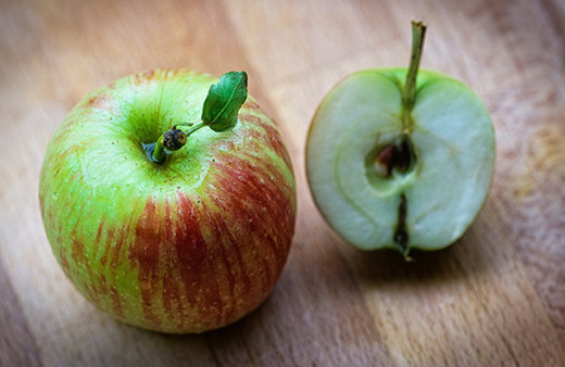 Çilek ve muzdan sonra elmadan da iğne çıktı!