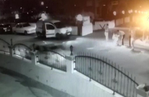 Yan bakma kavgasında boğazından böyle bıçaklandı