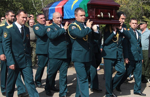 Suikast kurbanı Zaharçenko toprağa verildi