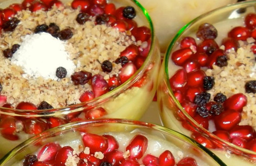 İyi aşurenin püf noktası şekeri ve inciri eklerken suyu duru olsun diye