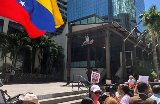 Nusret Gökçe'ye Miami'de Maduro protestosu!
