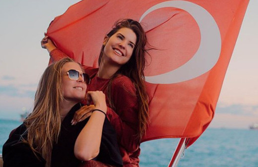The Yenge lakaplı Amanda Cerny İstanbul'da! 