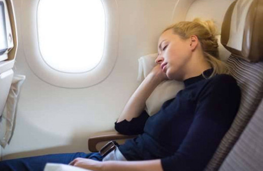 Ölümle sonuçlanabilir! Uçak inişe geçerken asla uyumayın!