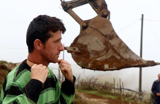 Trabzon'da kaçak yapı yıkımı gerginliği