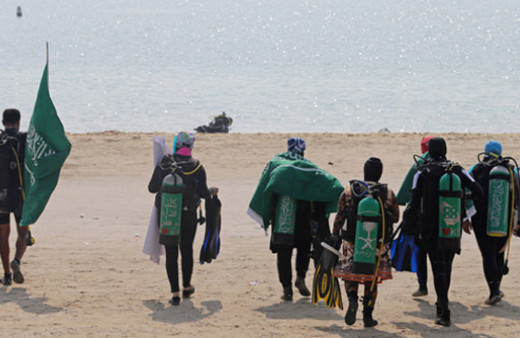 Suudi kadınlar plaja böyle geldiler! İşte sıradışı kareler