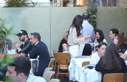 Eski aşıklar Hande Yener ve Sinan Akçıl fena pişti oldu