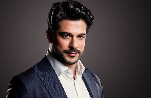 Burak Özçivit hem yüzünü hem karizmasını paraya çevirecek!