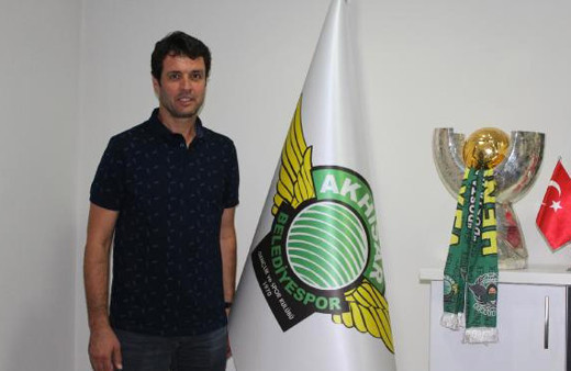 Akhisarspor’da Cihat Arslan imzayı attı